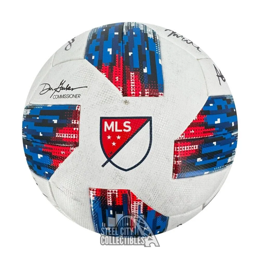 2018 Chicago Fire FC Auto Match Used Soccer Ball - BAS/Fanatics LOA (26 Sigs)