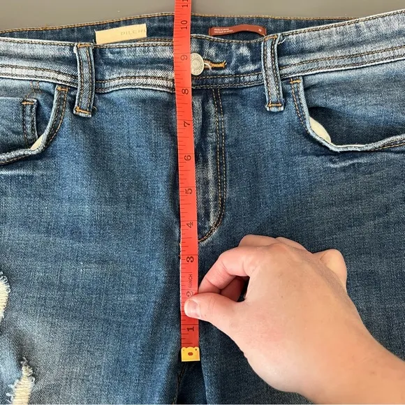 Anthropologie Pilcro Slim Boyfriend Crop Distressed Jeans