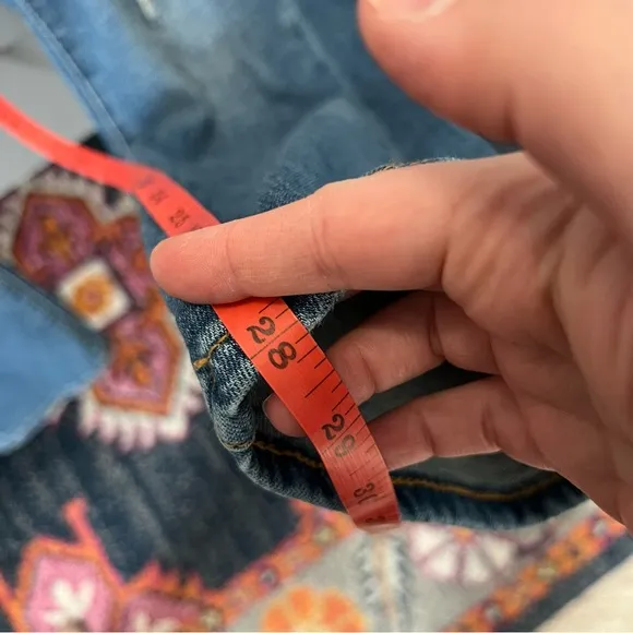 Anthropologie Pilcro Slim Boyfriend Crop Distressed Jeans