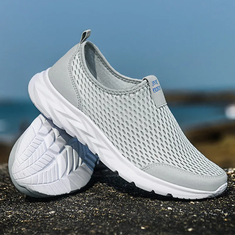 Breathable and robust outdoor shoes for men