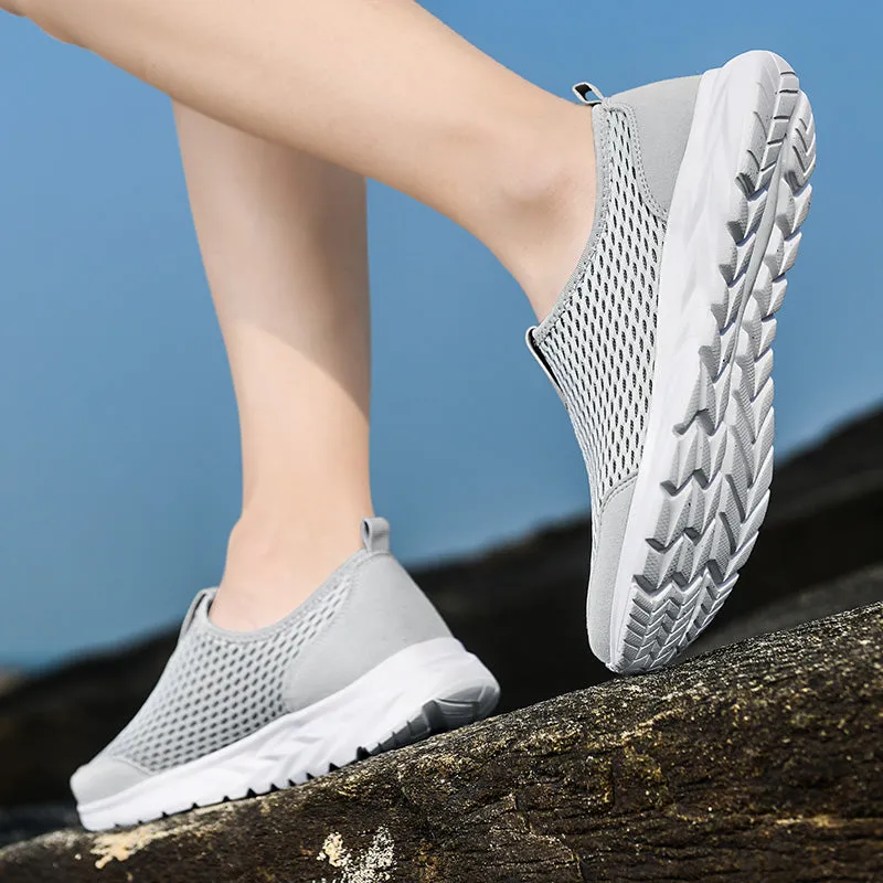 Breathable and robust outdoor shoes for men