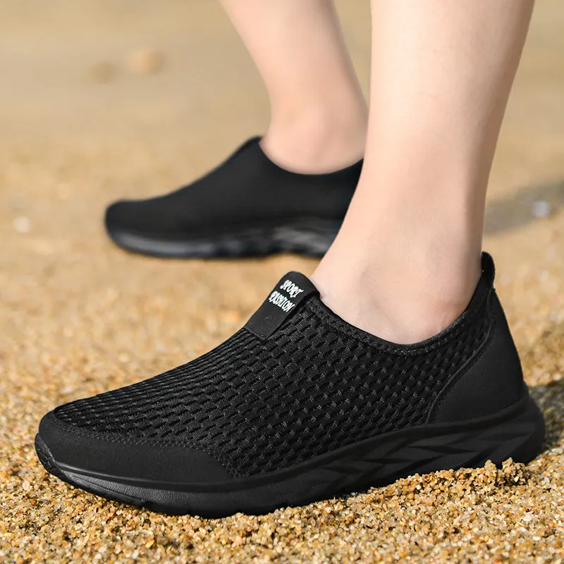 Breathable and robust outdoor shoes for men