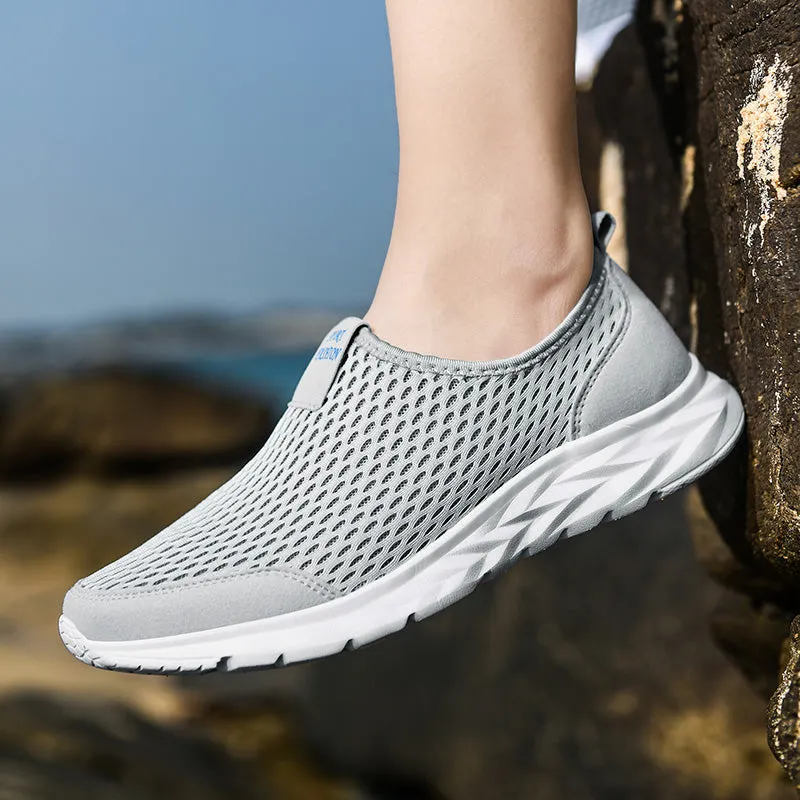 Breathable and robust outdoor shoes for men