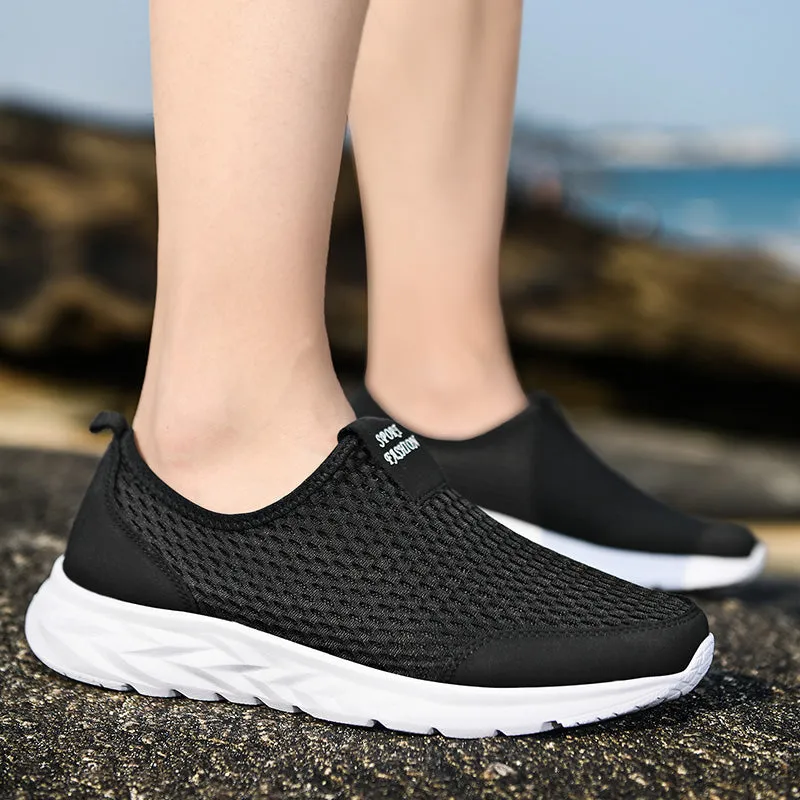 Breathable and robust outdoor shoes for men