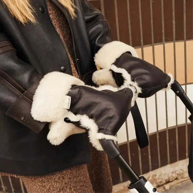 Coated Sheepskin Buggy Mittens (Noir/Milk)
