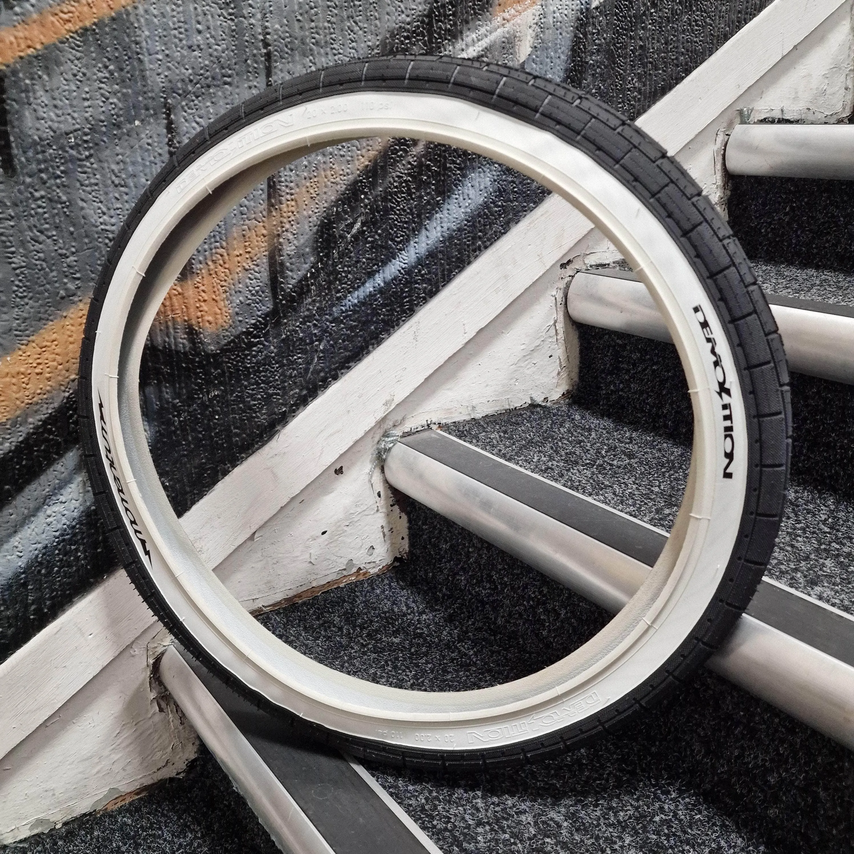 Demolition Momentum Tyre White Wall