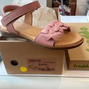 Froddo pink sandal