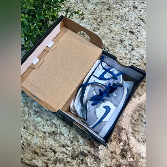 Jordan 1 Mid Toddler Sneaker Cement Grey / White-True Blue 4C