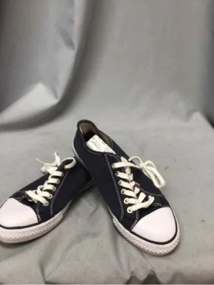 LEVI STRAUSS & CO SIZE 7 1/2 Ladies SHOES