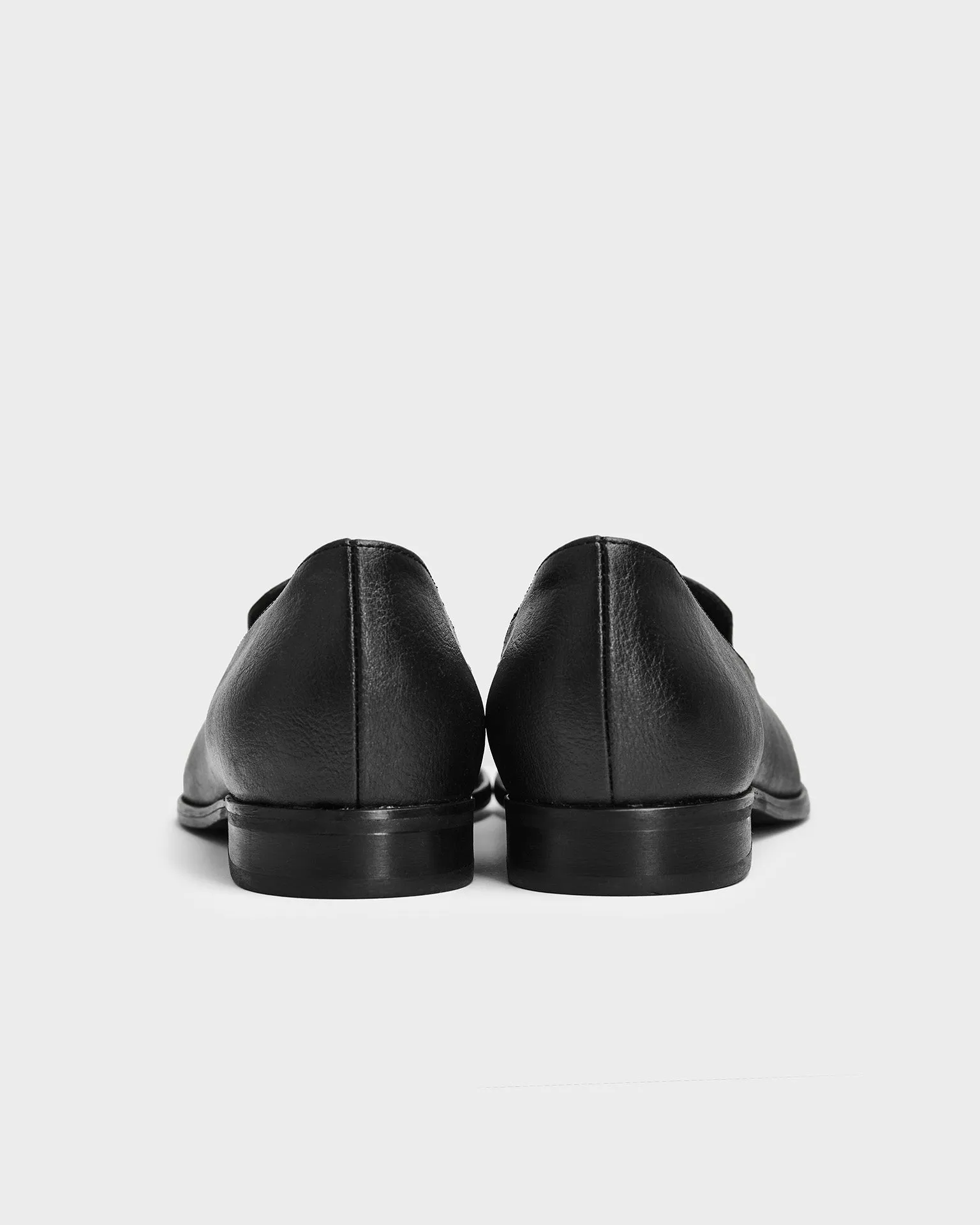 Lords Black Loafers made of grape leather Vegea