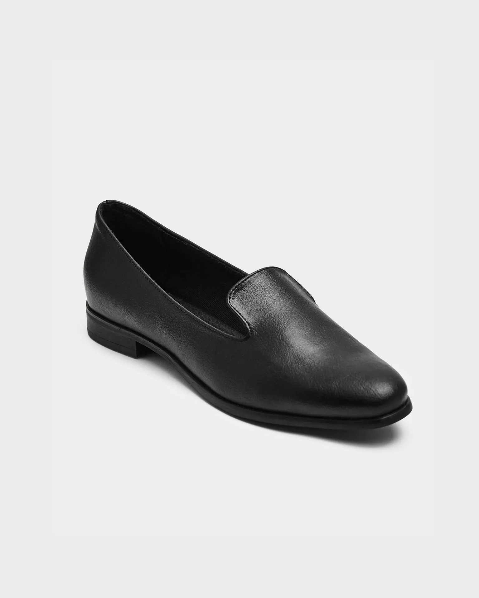 Lords Black Loafers made of grape leather Vegea