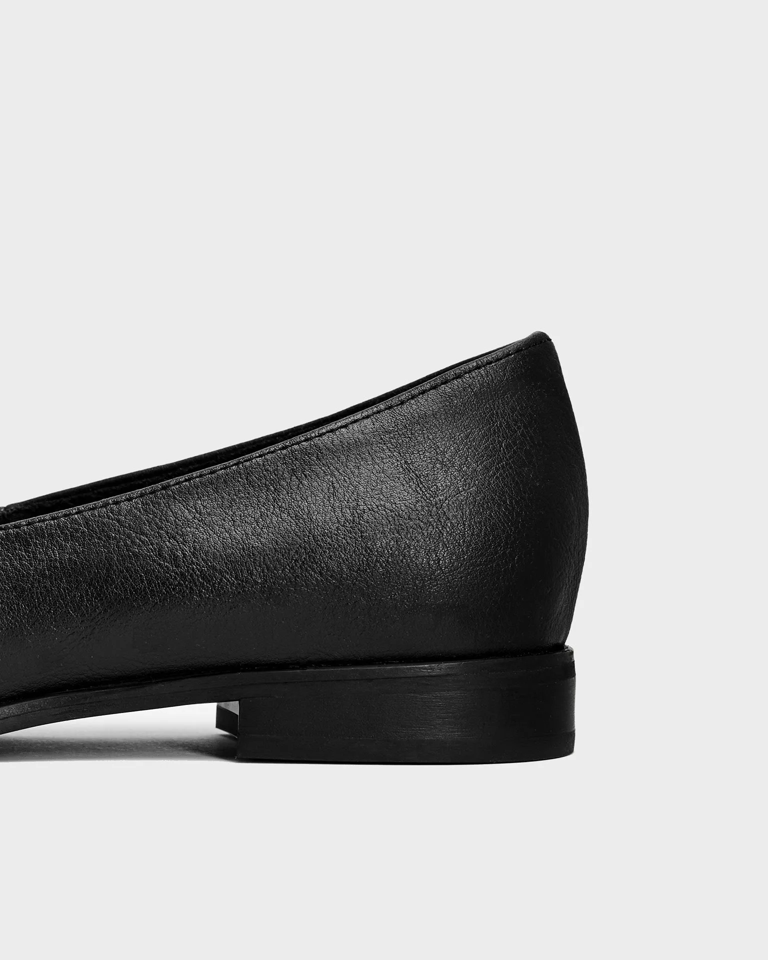 Lords Black Loafers made of grape leather Vegea