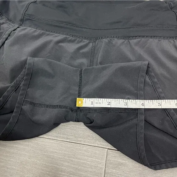 Lululemon Run: Speed Up Short 2.5&quot; Size 8 Black With Inner Brief Back Zip Pocket