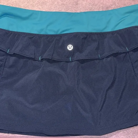 Lululemon Run Speed Wet Dry Warm Skirt size 8 Navy Blue