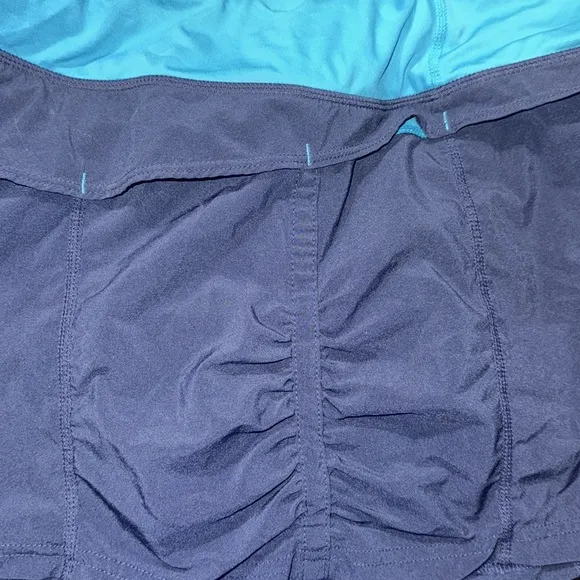 Lululemon Run Speed Wet Dry Warm Skirt size 8 Navy Blue