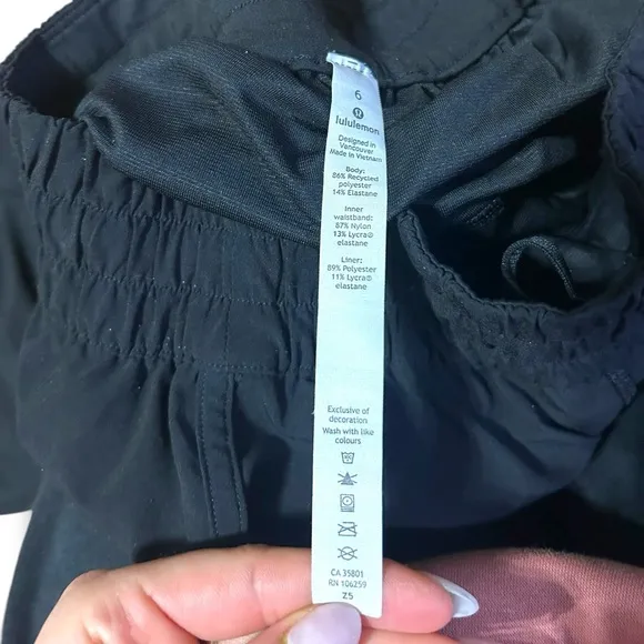 LULULEMON Tracker Short V *4&quot; Black Size 6 Activewear Athleisure