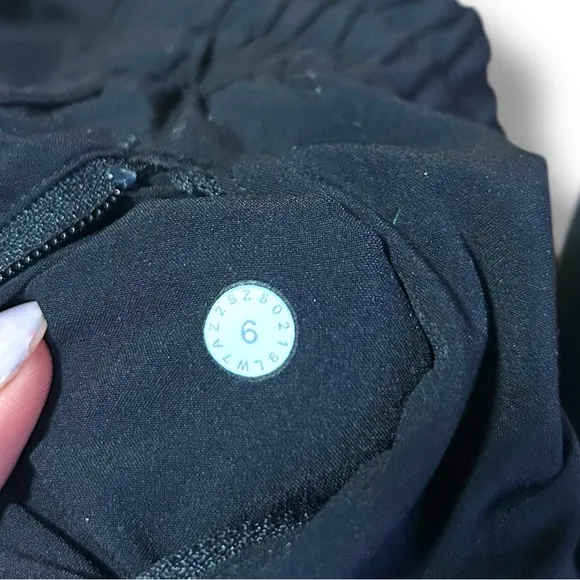 LULULEMON Tracker Short V *4&quot; Black Size 6 Activewear Athleisure