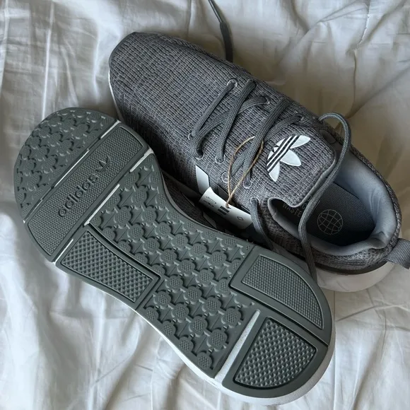 NEW Adidas Swift Run 22 Shoes