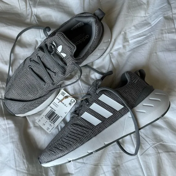 NEW Adidas Swift Run 22 Shoes