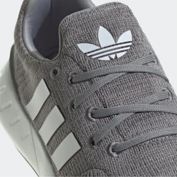 NEW Adidas Swift Run 22 Shoes
