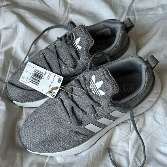 NEW Adidas Swift Run 22 Shoes