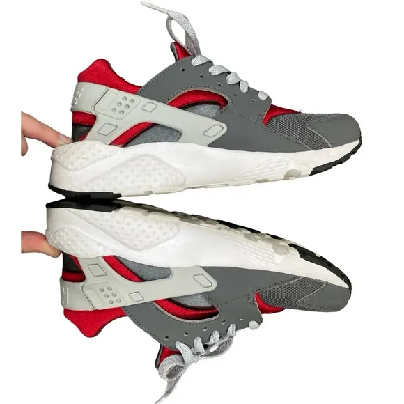 Nike Huarache Run Grey / Red Youth Size 6 Y Women’s  7.5