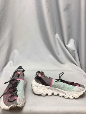 NIKE SIZE 10 Ladies SHOES