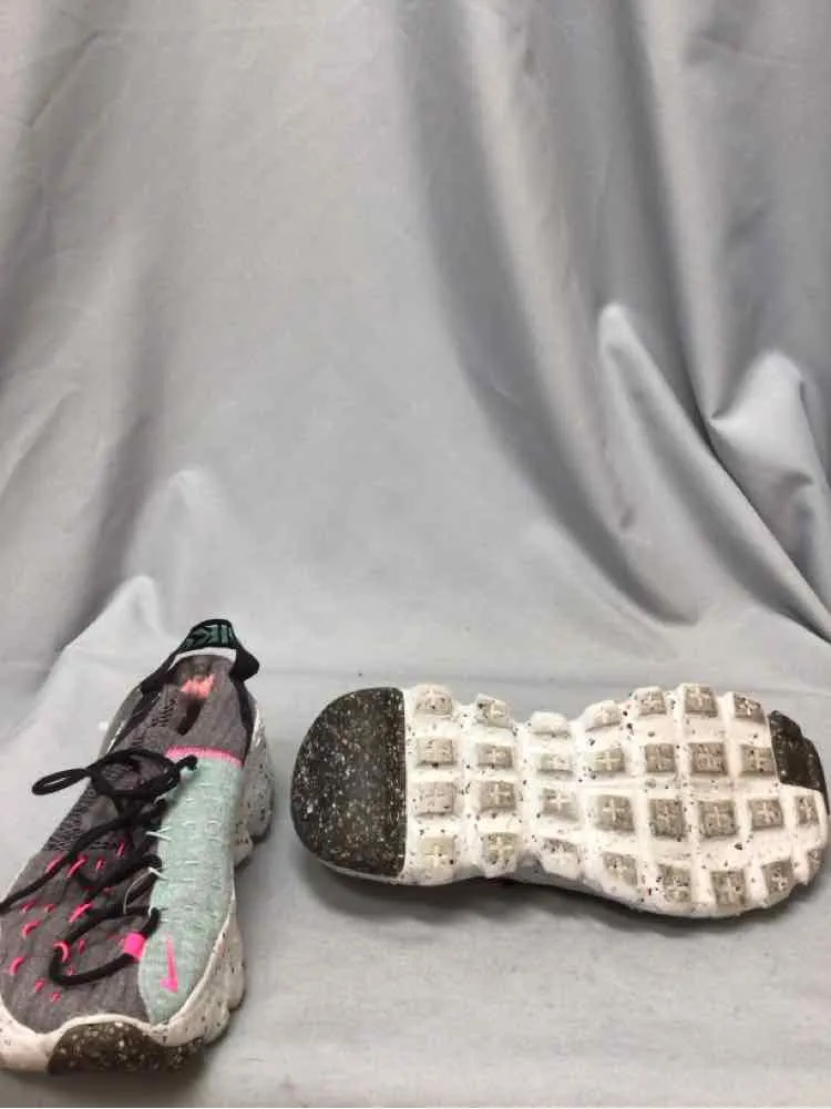 NIKE SIZE 10 Ladies SHOES