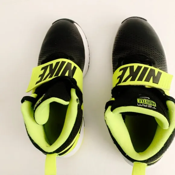 Nike Tean Hustle Mid Shoes