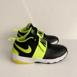 Nike Tean Hustle Mid Shoes