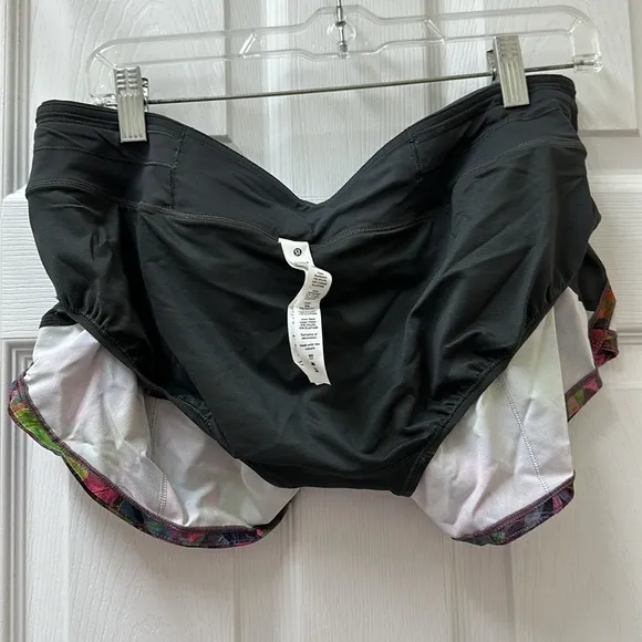 NWT Lululemon Speed Up Low-Rise Short 2.5&quot; Hyper Flow Pink Multi / Black