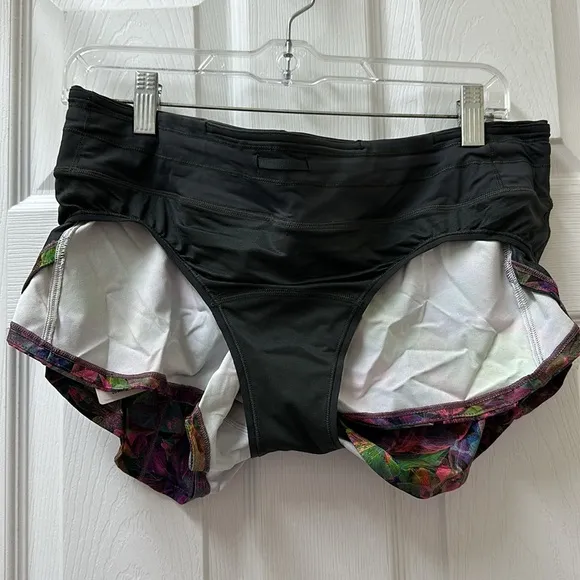 NWT Lululemon Speed Up Low-Rise Short 2.5&quot; Hyper Flow Pink Multi / Black