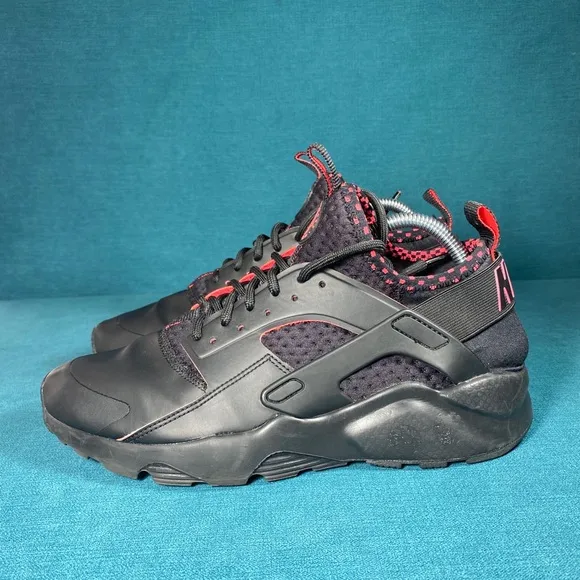 Size 8.5 - Men’s Nike Huarache Black shoes