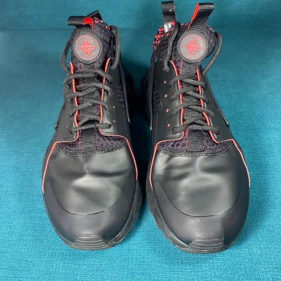 Size 8.5 - Men’s Nike Huarache Black shoes
