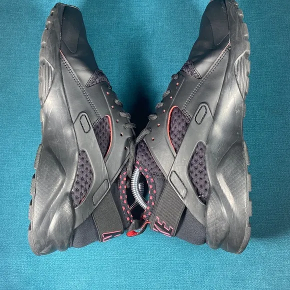 Size 8.5 - Men’s Nike Huarache Black shoes