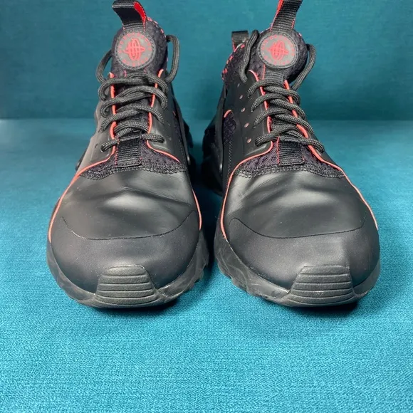 Size 8.5 - Men’s Nike Huarache Black shoes