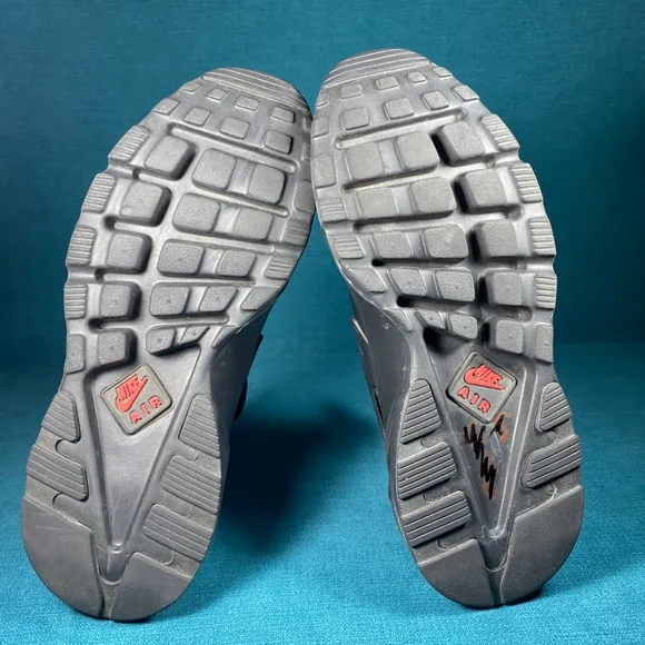 Size 8.5 - Men’s Nike Huarache Black shoes