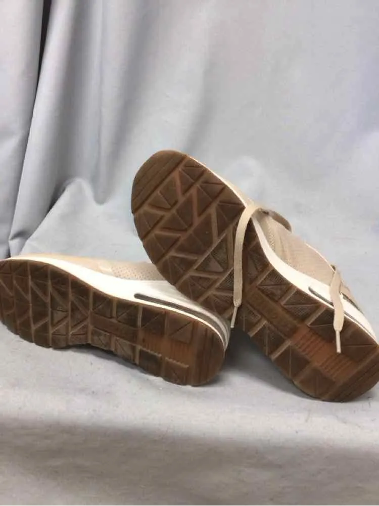 SKECHERS SIZE 10 Ladies SHOES