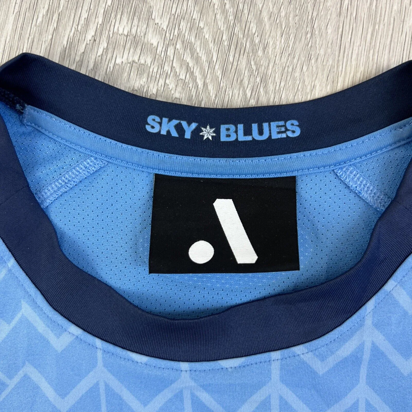 Under Armour Mens Sydney F.C A-League Football Jersey Soccer Jersey Size Medium