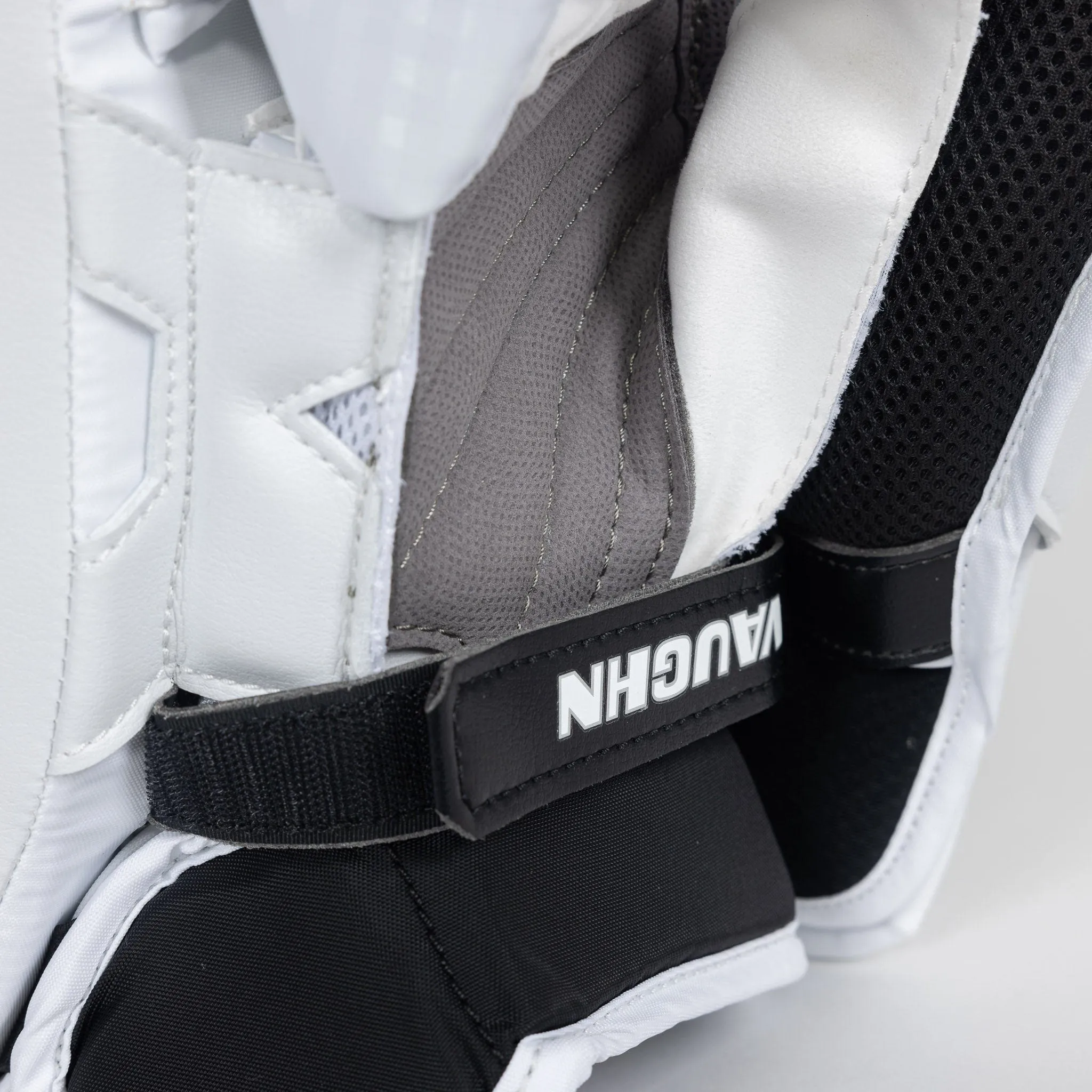 Vaughn Velocity V10 Intermediate Goalie Blocker
