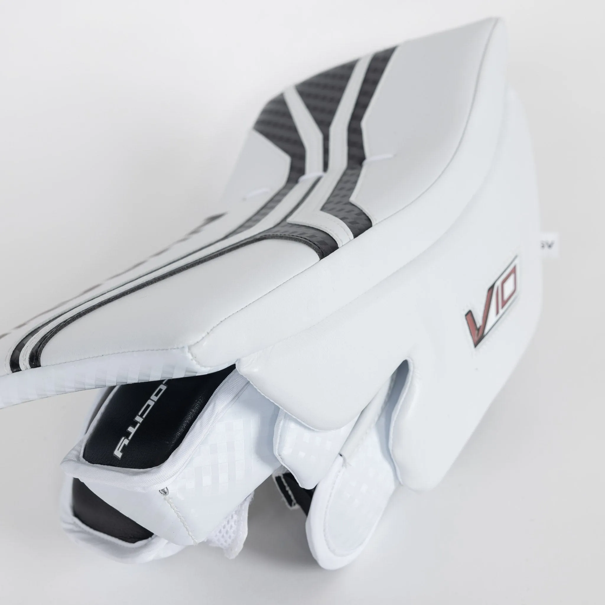 Vaughn Velocity V10 Intermediate Goalie Blocker