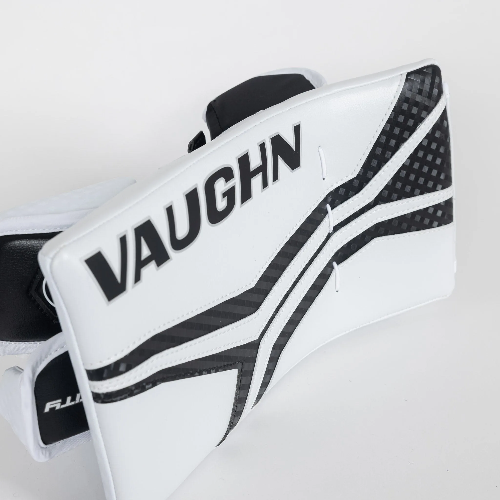 Vaughn Velocity V10 Intermediate Goalie Blocker
