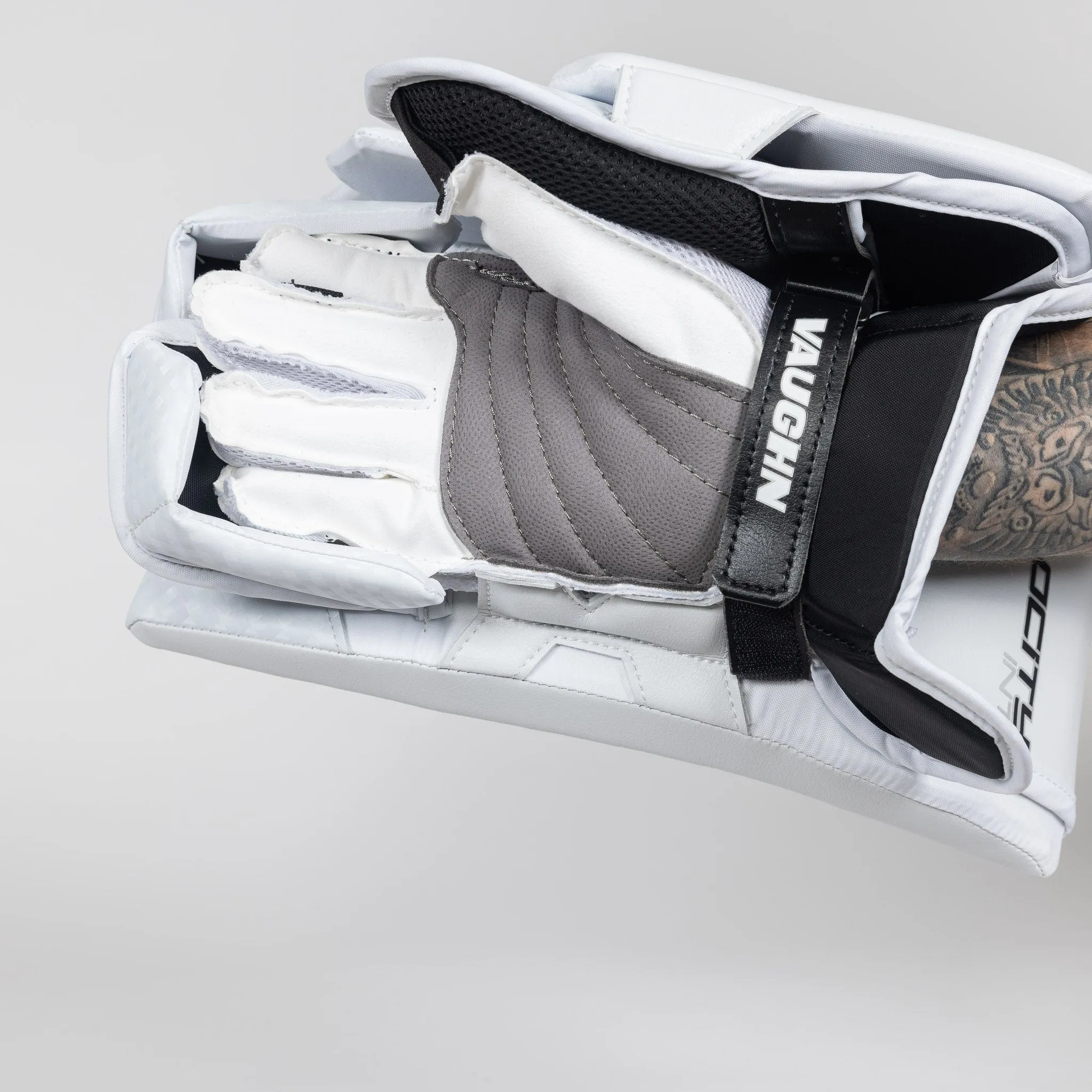 Vaughn Velocity V10 Intermediate Goalie Blocker