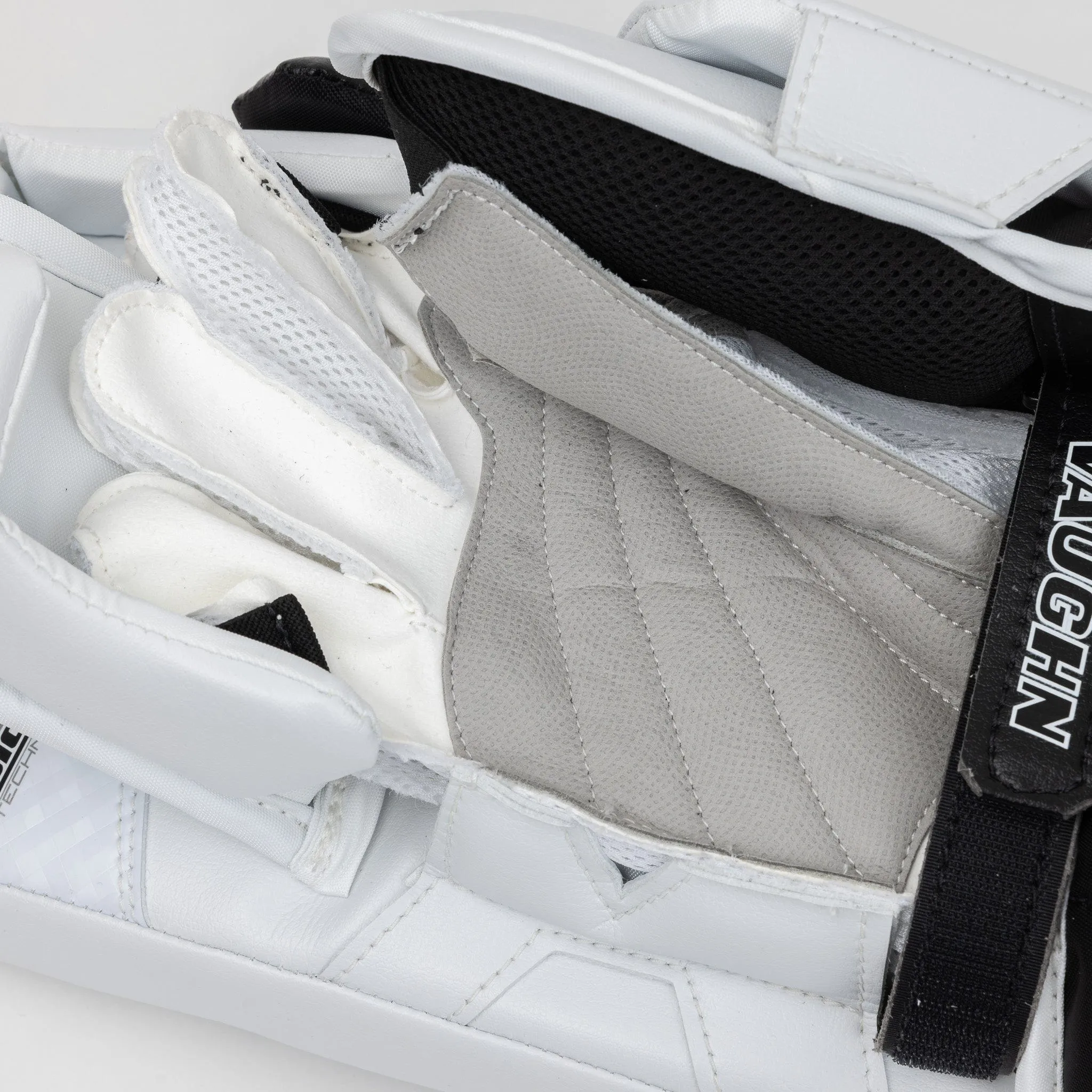Vaughn Velocity V10 Pro Carbon Senior Goalie Blocker - 7500 Graphic