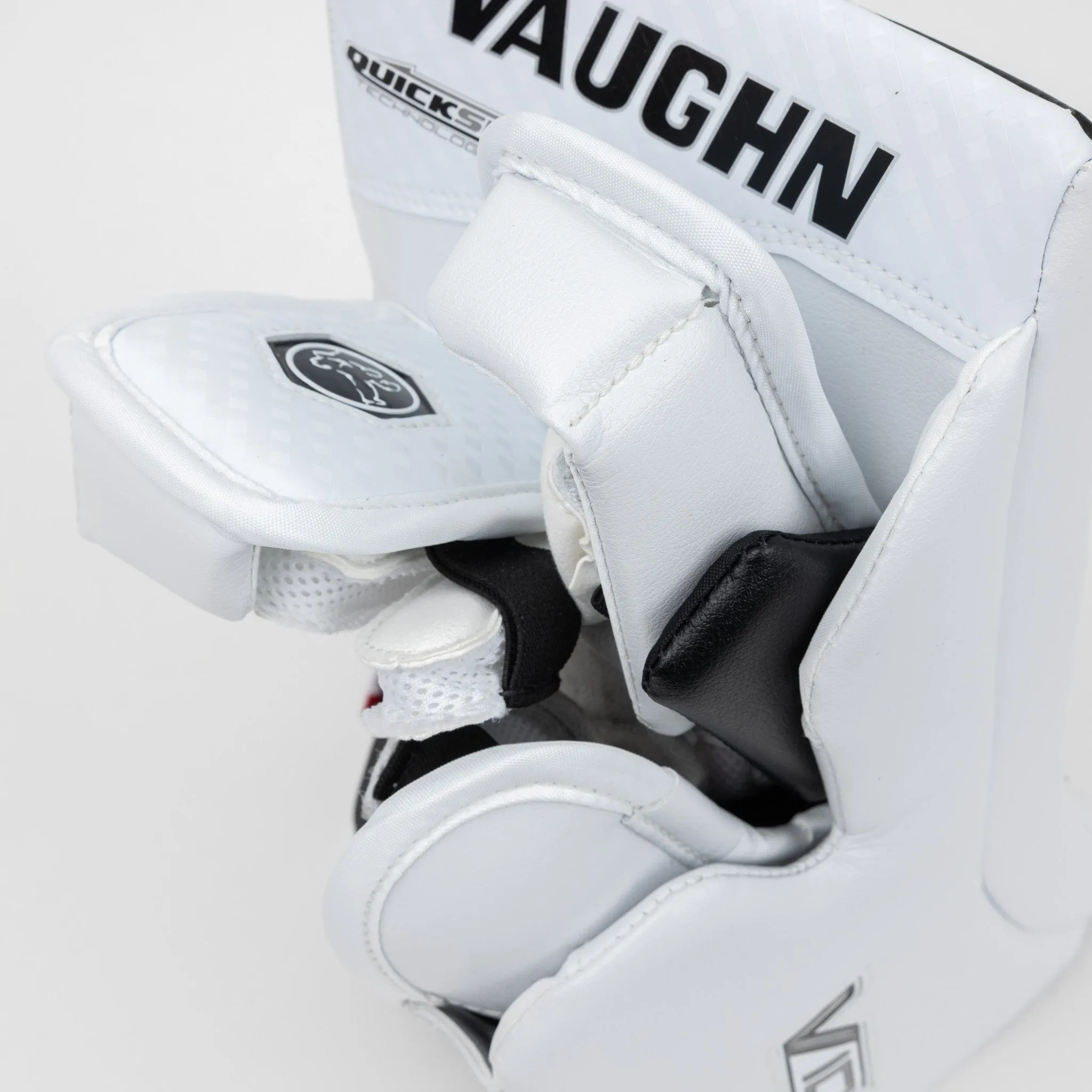 Vaughn Velocity V10 Pro Carbon Senior Goalie Blocker - 7500 Graphic