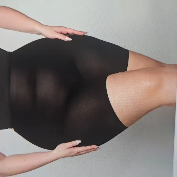 XSMALL  SKIMS SHEER SCULPT LOW BACK SHORT